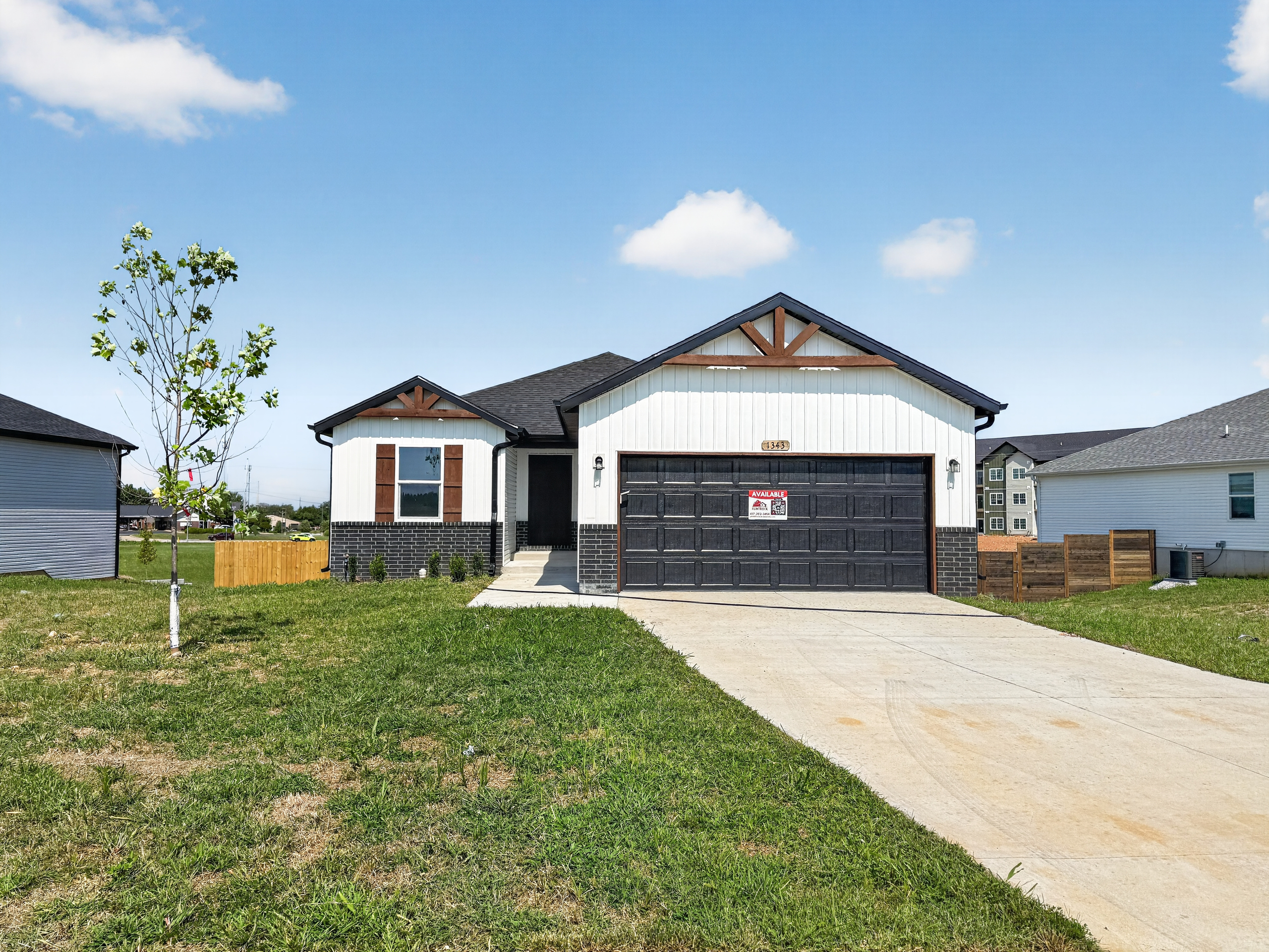 1343 N Maxine