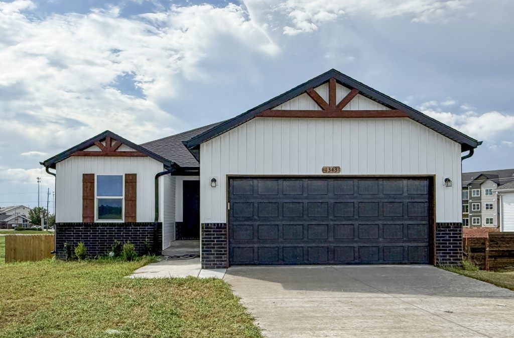 1343 N Maxine