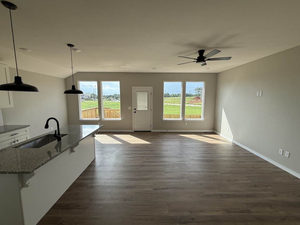 1343 N Maxine