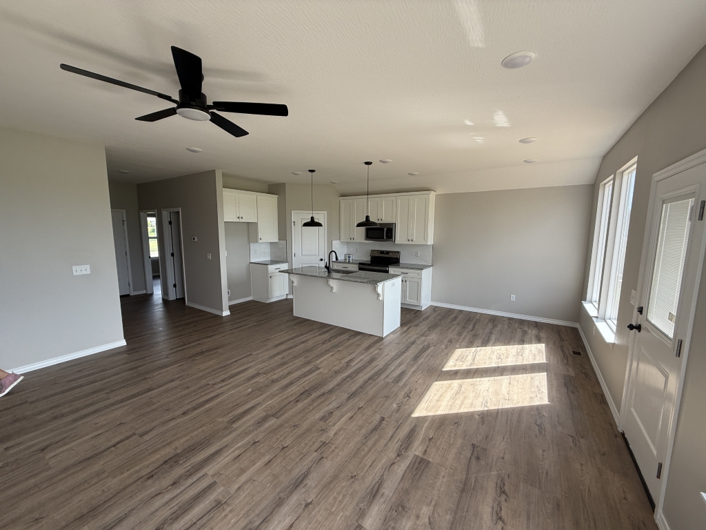 1343 N Maxine