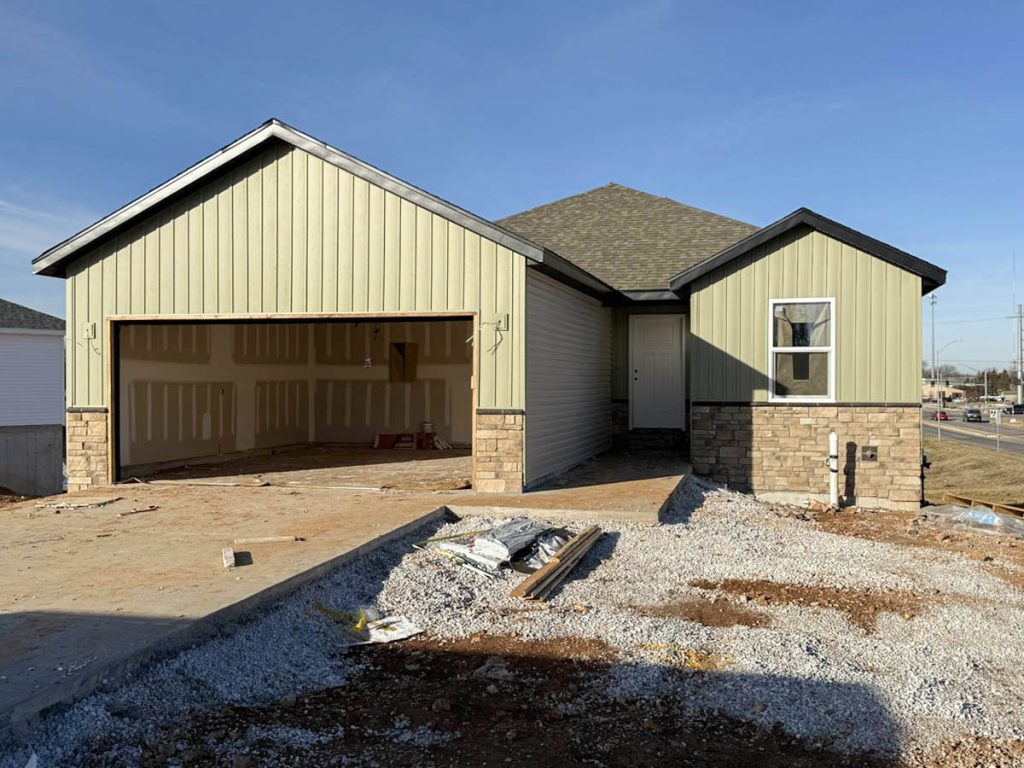 1383 N Maxine