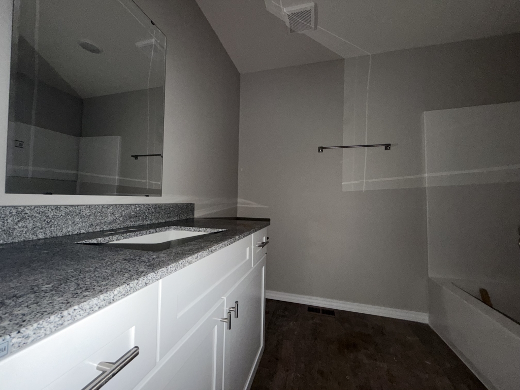2607 W Summerset