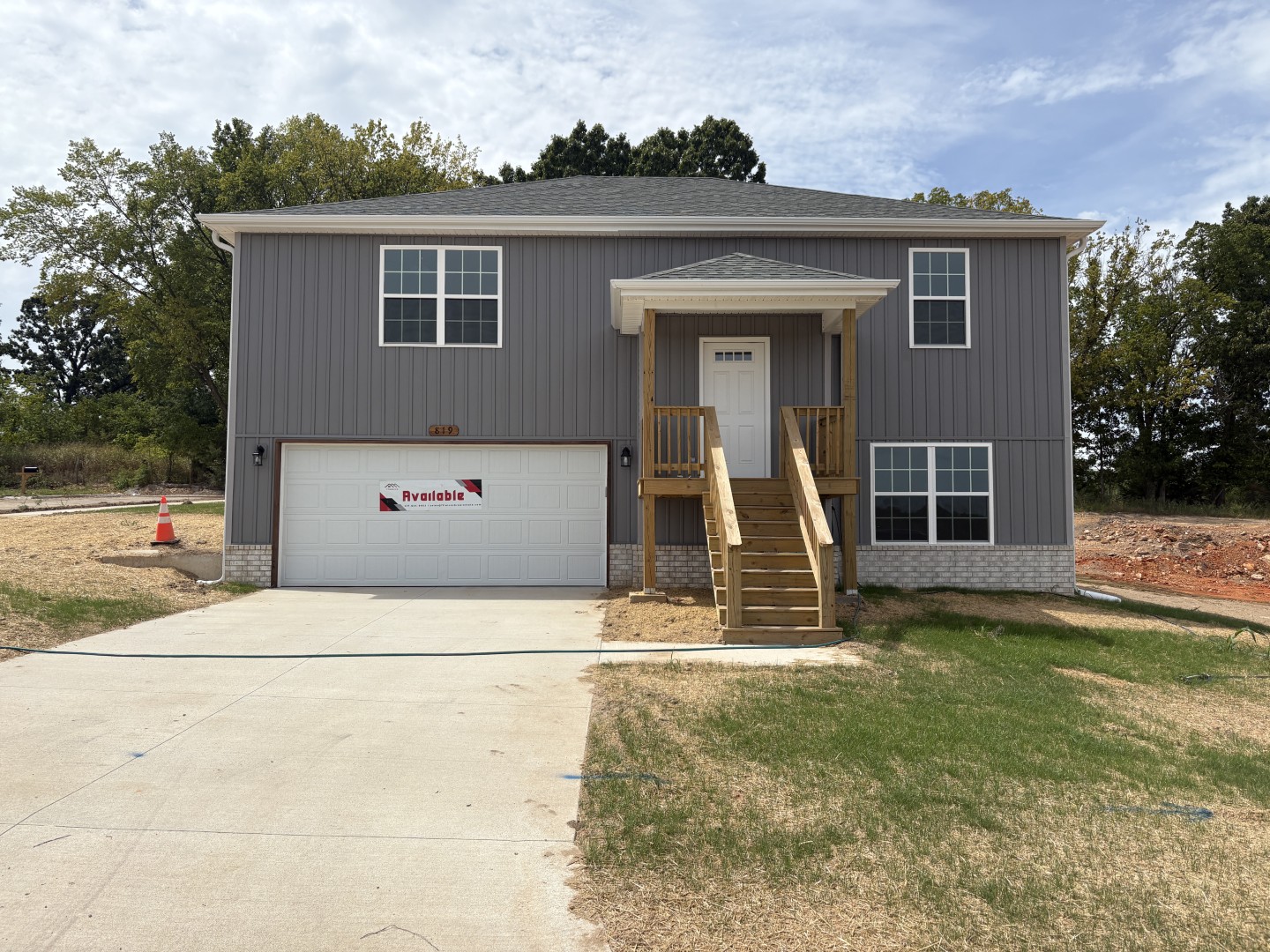 819 Holstein Ln