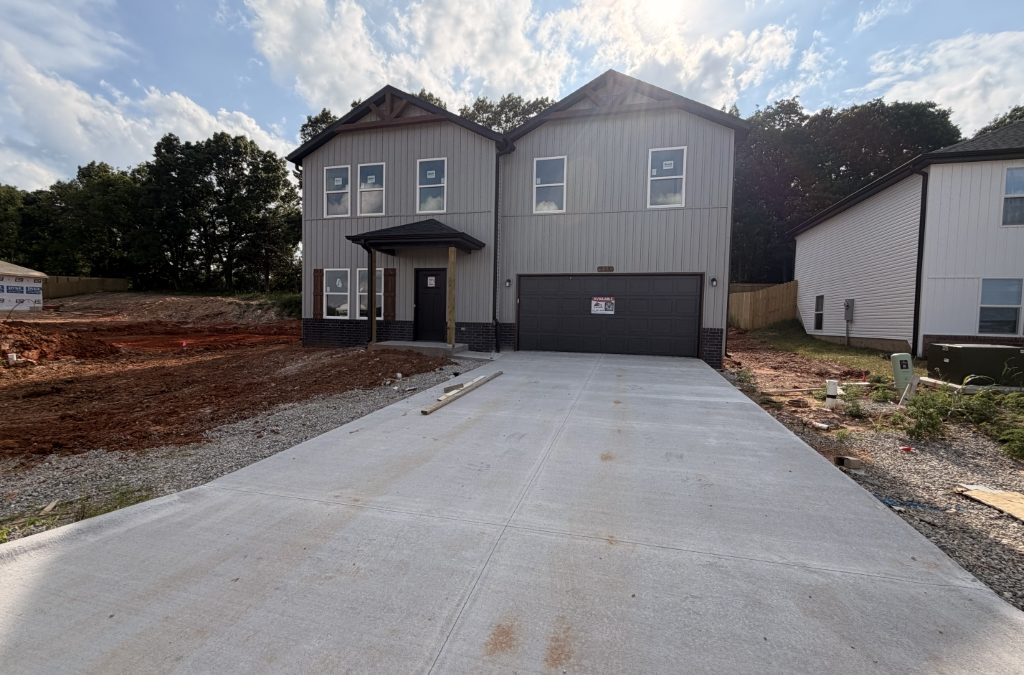 939 Holstein Ln