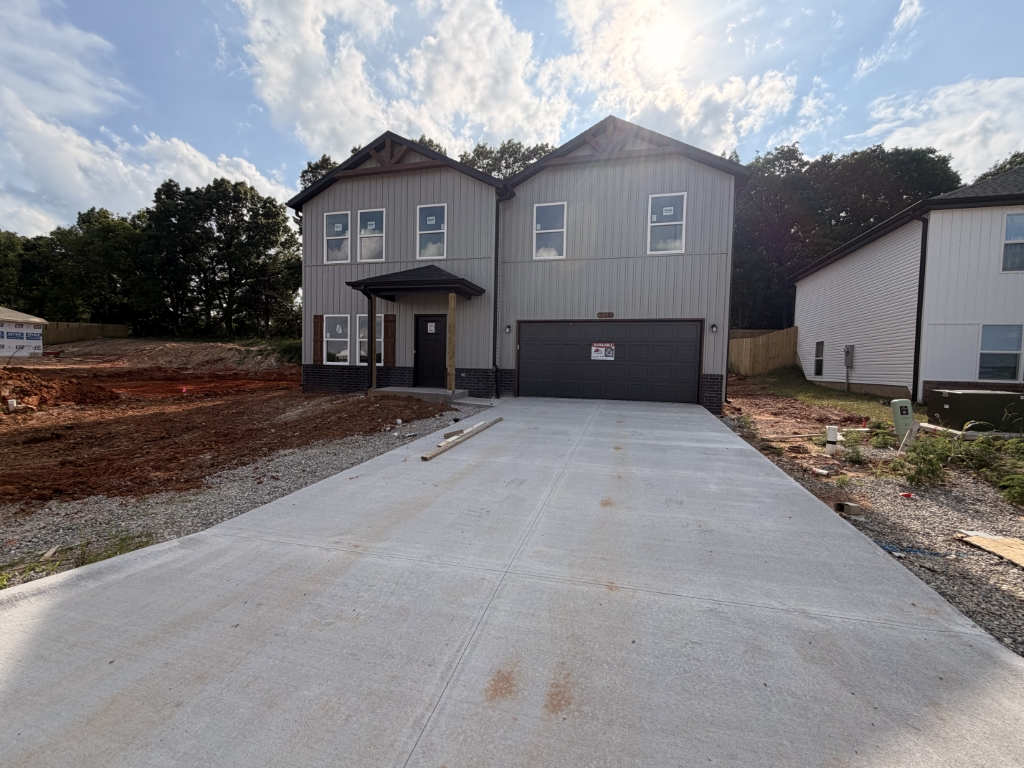 939 Holstein Ln