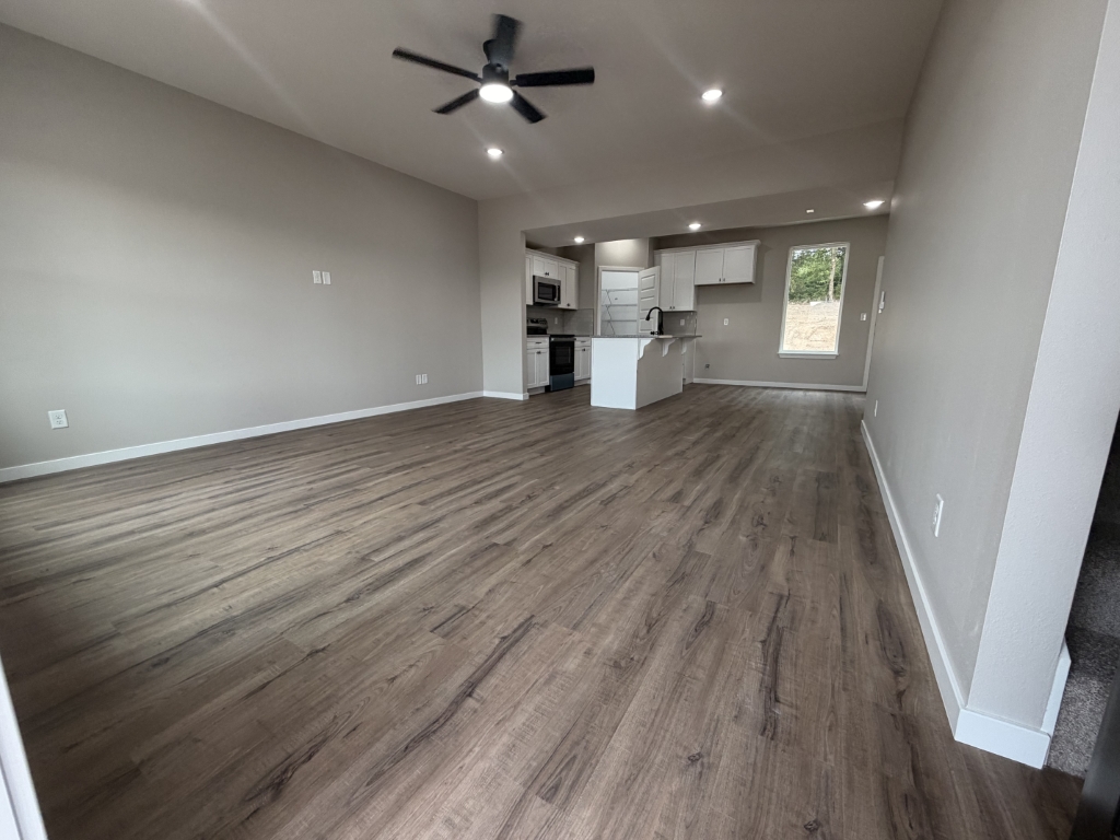 939 Holstein Ln