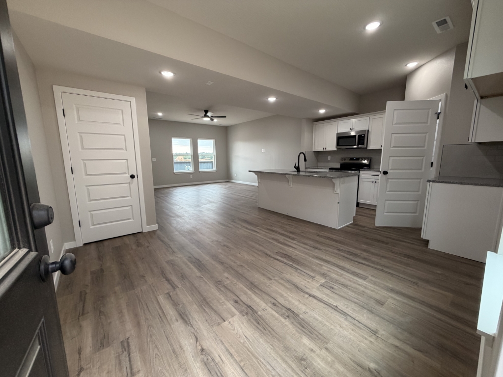 939 Holstein Ln